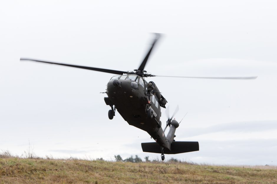 Ministras: Lietuva tikisi rugsėjį pasirašyti sutartį dėl sraigtasparnių „Black Hawk“