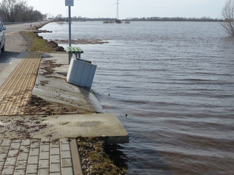 17 mln. eurų kainavusi Rusnės estakada byra