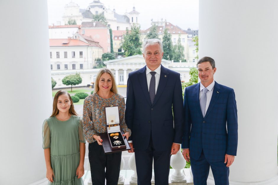 G. Nausėda apdovanojo Tokijo olimpiados vicečempionę L. Asadauskaitę-Zadneprovskienę