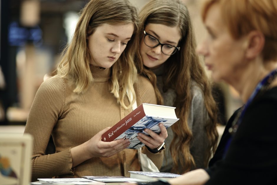 Patiks skaitantiems: knygų naujienose – duoklė V. Mačernio atminimui ir laiko patikrinti kūriniai