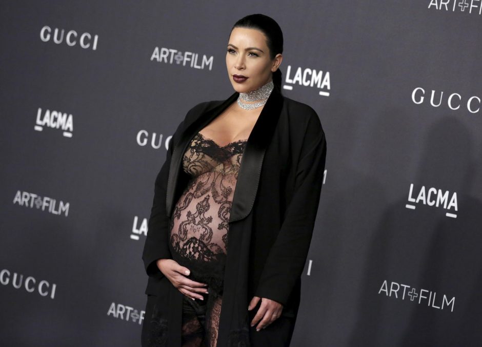 K. Kardashian prisipažino, kad po gimdymo valgo savo placentą