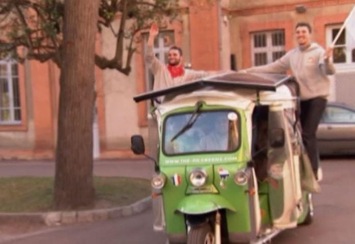 Studentų kelionė po pasaulį – elektra varoma rikša 