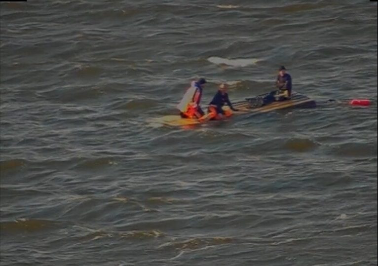 Neeilinė gelbėjimo operacija Nemune: su valtimi apvirto trys matavimus vykdę darbininkai