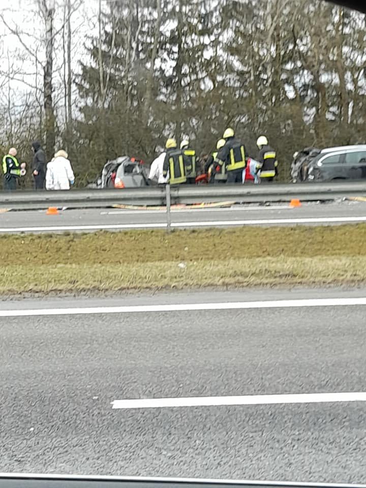 Tragiška avarija autostradoje ties Babtais: vienas žmogus žuvo vietoje, penki sužaloti