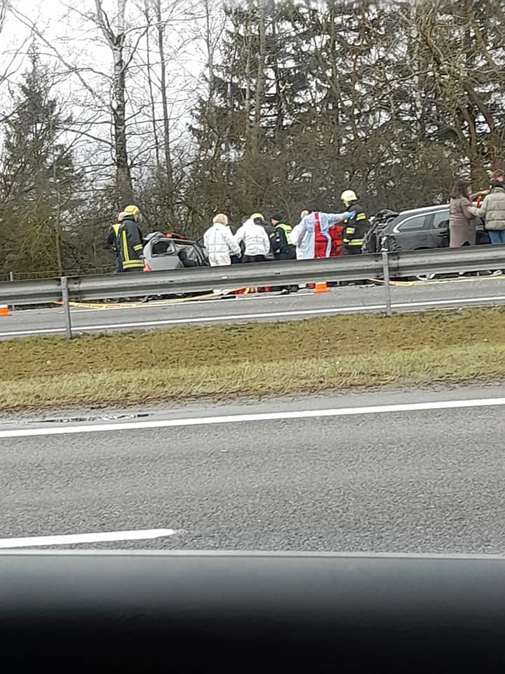 Tragiška avarija autostradoje ties Babtais: vienas žmogus žuvo vietoje, penki sužaloti