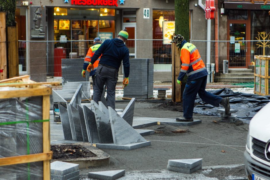 Laisvės alėjoje jau klojama nauja danga