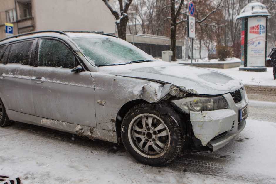 Kauno centre – kelininkų transporto ir BMW akistata