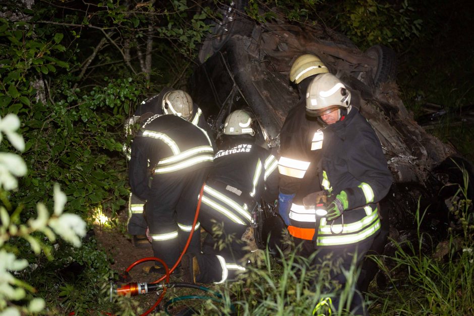 Tragiška avarija Klaipėdos rajone: vertėsi merginos vairuojama „Audi“, žuvo jaunas vyras