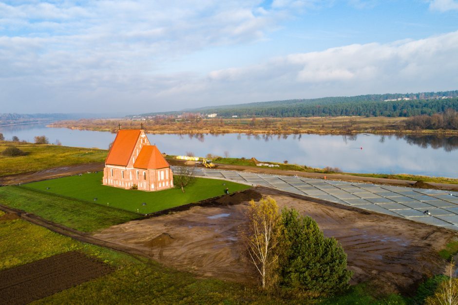 Žada mažinti kontrastą tarp Zapyškio bažnyčios kraštovaizdžio ir betono dangos