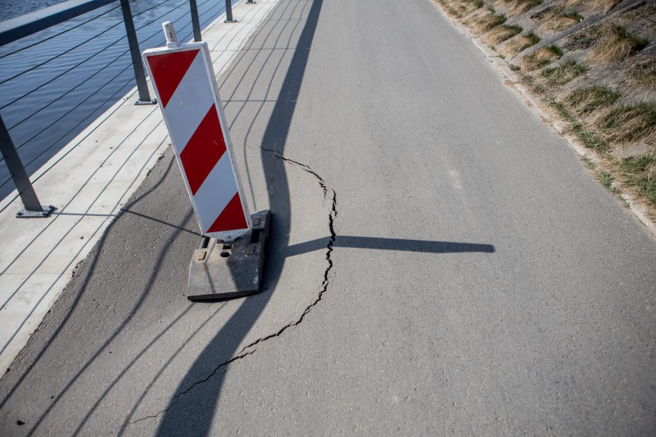 Neseniai suremontuotą Nemuno krantinę vėl reikia tvarkyti – šįkart dėl įgriuvos