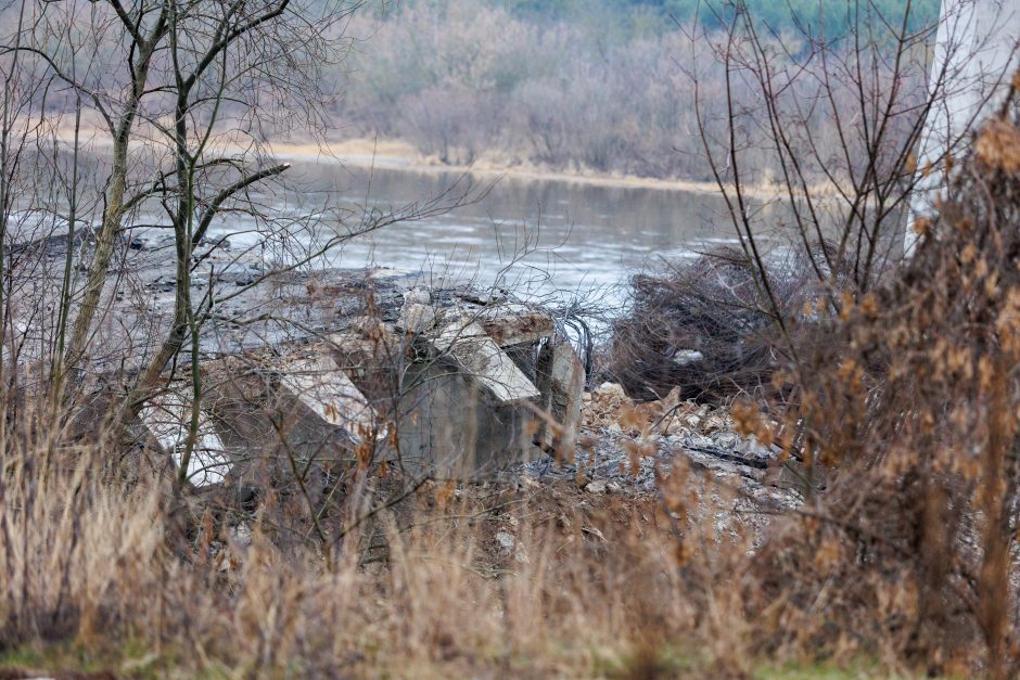 Naujausia informacija po tilto konstrukcijos griūties: uždaryta Panerių gatvė 