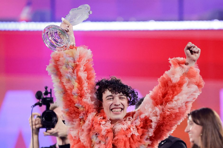 „Eurovizijos“ nugalėtoja(s) Nemo: Šveicarijai reikia trečiosios lyties pasirinkimo galimybės