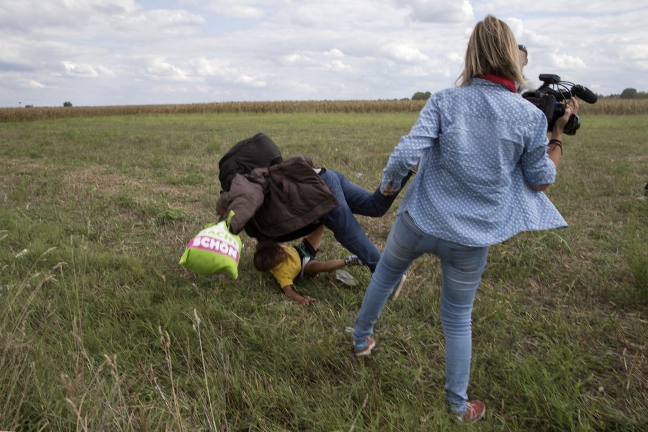 Pabėgėlius apspardžiusiai vengrų operatorei – prokuratūros kaltinimai