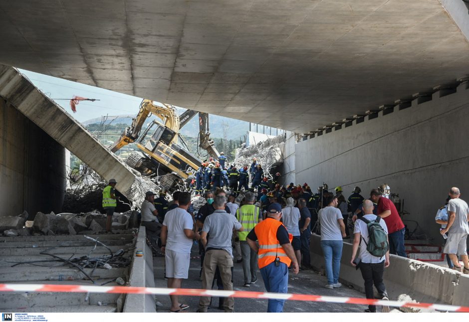 Graikijoje – viena nelaimė po kitos: griuvo statomas tiltas, yra žuvusių ir sužeistų