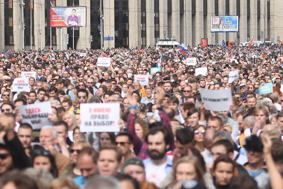 Rusijos opozicija protestuoja prieš „sukčiavimą“ artėjant vietos rinkimams