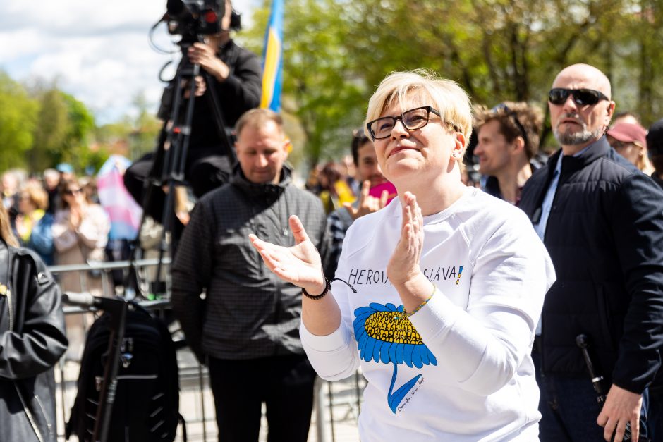 Diskusijos dėl partnerystės įteisinimo turi prasidėti, sako premjerė ir Seimo vadovė