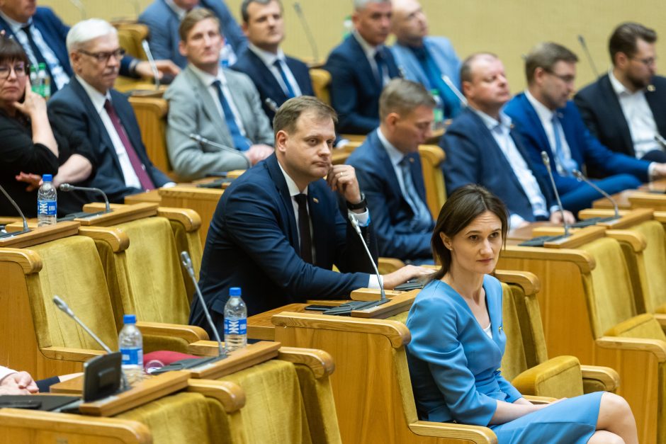 Opozicijos projektus įtraukus į posėdžio darbotvarkę, jų laukiama grįžtant į Seimo salę