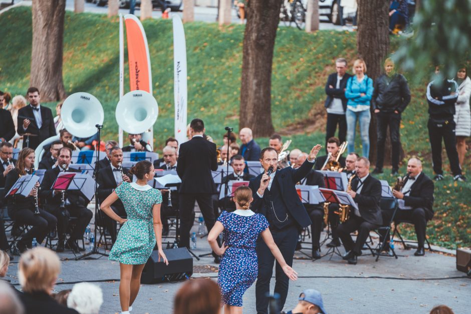 Parko muzika: Kauko laiptų terasoje skambėjo auksinės D. Dolskio dainos