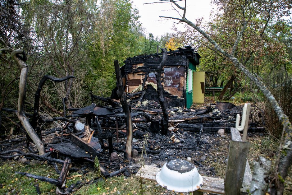 Mįslingi gaisrai ir toliau niokoja „Baltąjį gandrą“