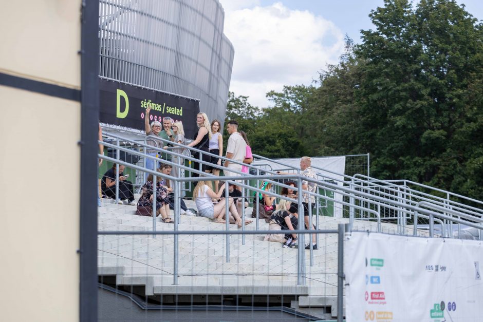 Prie Dariaus ir Girėno stadiono rikiuojasi pirmieji E. Sheerano gerbėjai