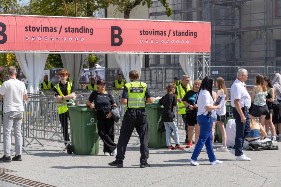 Prie Dariaus ir Girėno stadiono rikiuojasi pirmieji E. Sheerano gerbėjai