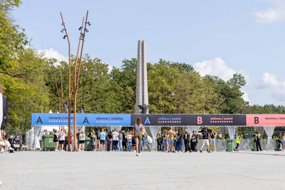 Prie Dariaus ir Girėno stadiono rikiuojasi pirmieji E. Sheerano gerbėjai