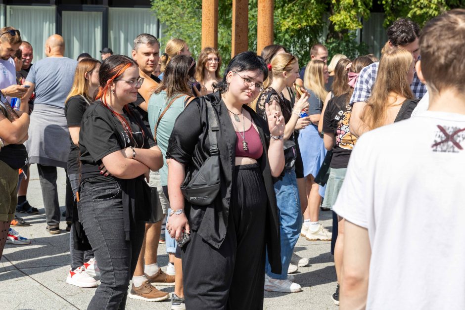 Prie Dariaus ir Girėno stadiono rikiuojasi pirmieji E. Sheerano gerbėjai