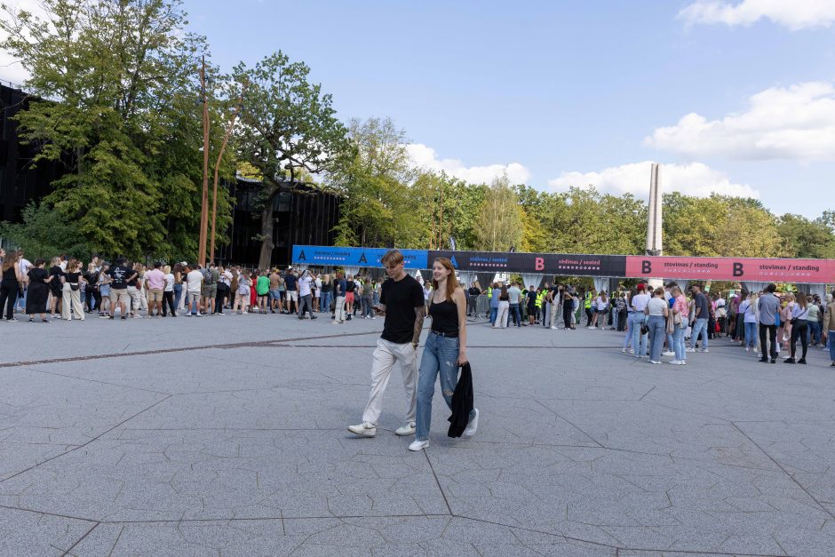 Prie Dariaus ir Girėno stadiono rikiuojasi pirmieji E. Sheerano gerbėjai