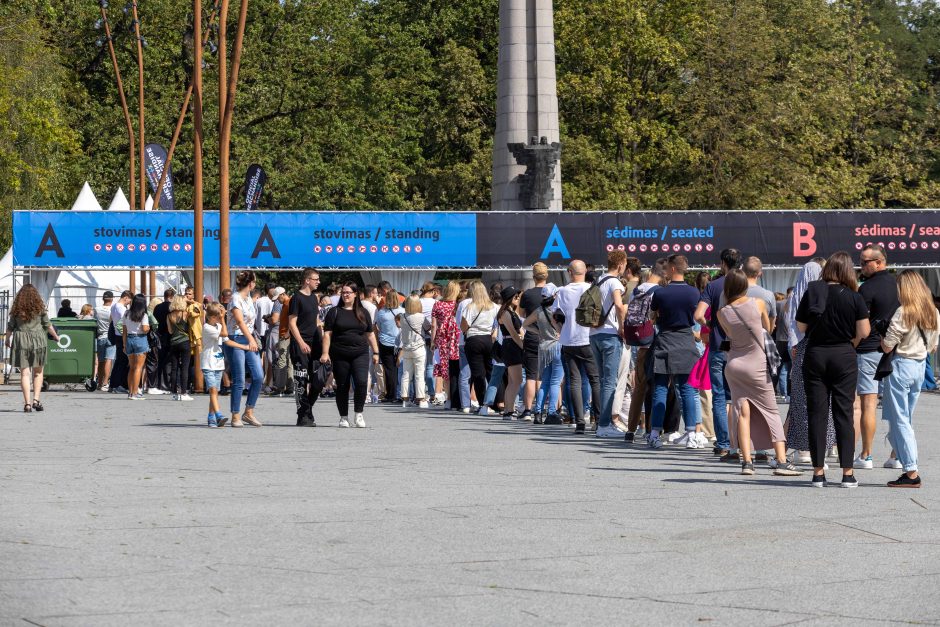 Prie Dariaus ir Girėno stadiono rikiuojasi pirmieji E. Sheerano gerbėjai