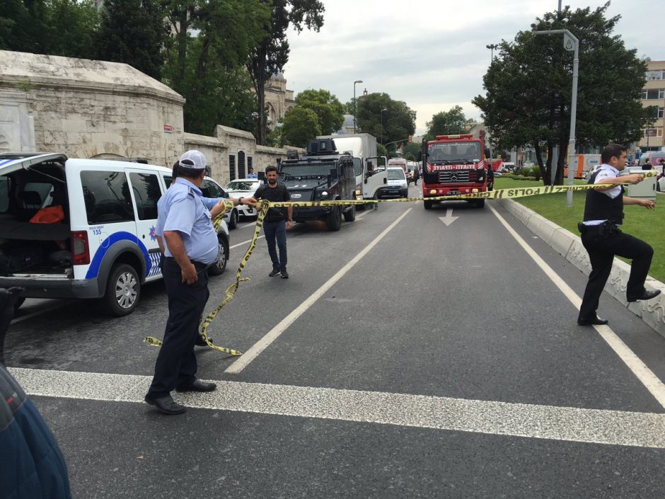 Užminuoto automobilio sprogimas Turkijoje nusinešė 11 policininkų gyvybes