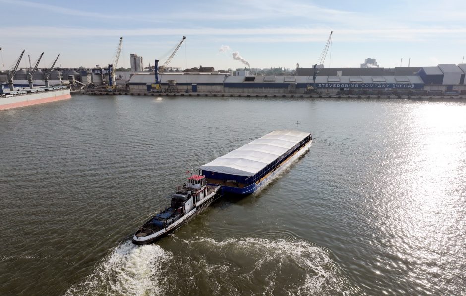 Naujas logistikos kelias: grūdai Nemunu pasiekė Klaipėdą