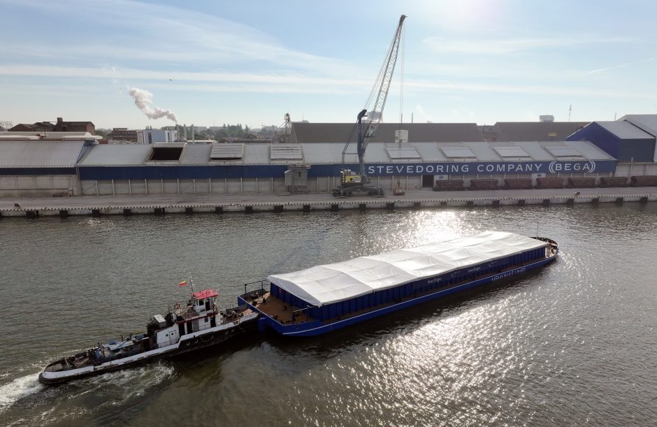 Naujas logistikos kelias: grūdai Nemunu pasiekė Klaipėdą