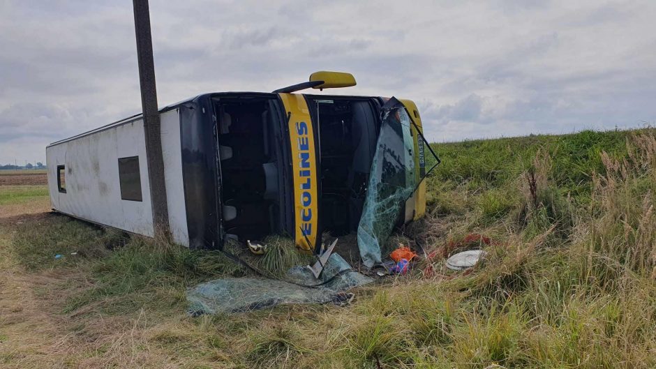 Po autobuso avarijos Šakių rajone – įtarimai vairuotojui