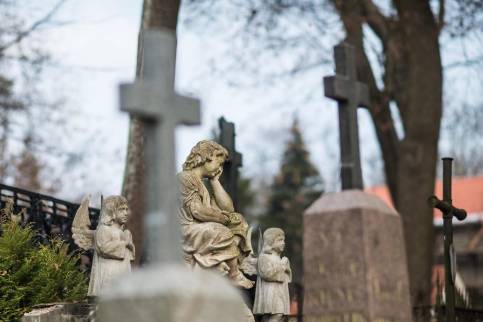 Penkiolikmetės nužudymas kapinėse: 17-metis jos budelis kalės aštuonerius metus