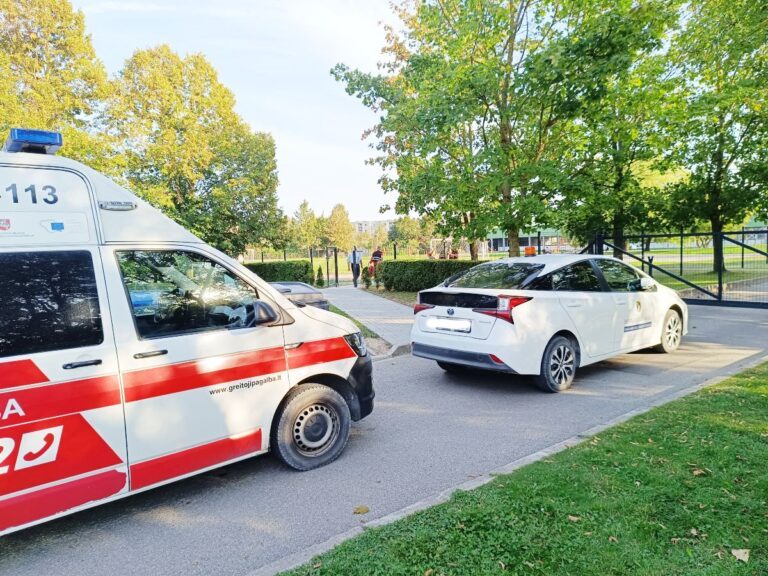 Gelbėti sukniubusio ir kraujuojančio paauglio skubėjo dvi medikų brigados