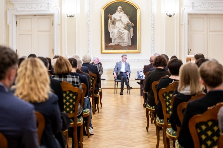 Narpliojo V. Adamkaus fenomeną: gerbėjai išgirdo netikėtų istorijų