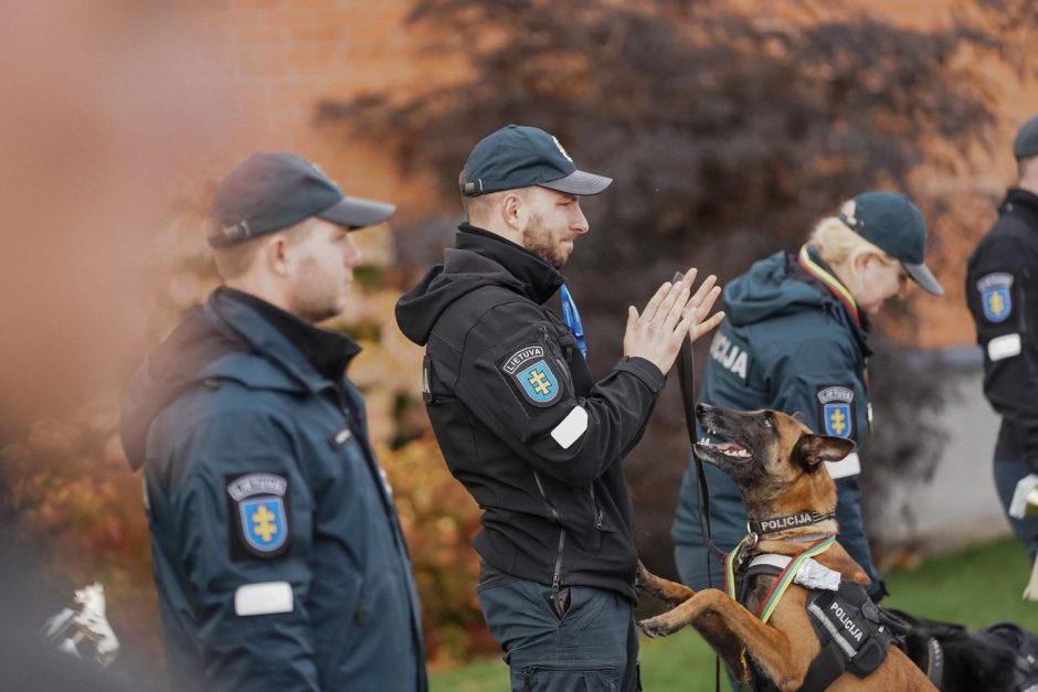 Tarnybos draugą užsiaugino: sudėtingesnes situacijas aiškinamės vyriškai