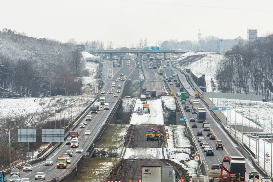 Žiema darbininkų namo nevaro: šiemet dar žadama nemažai ką nuveikti