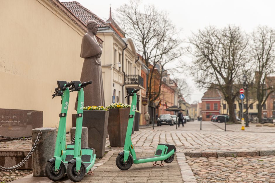 Nuomojami paspirtukai Kaune kuria chaosą