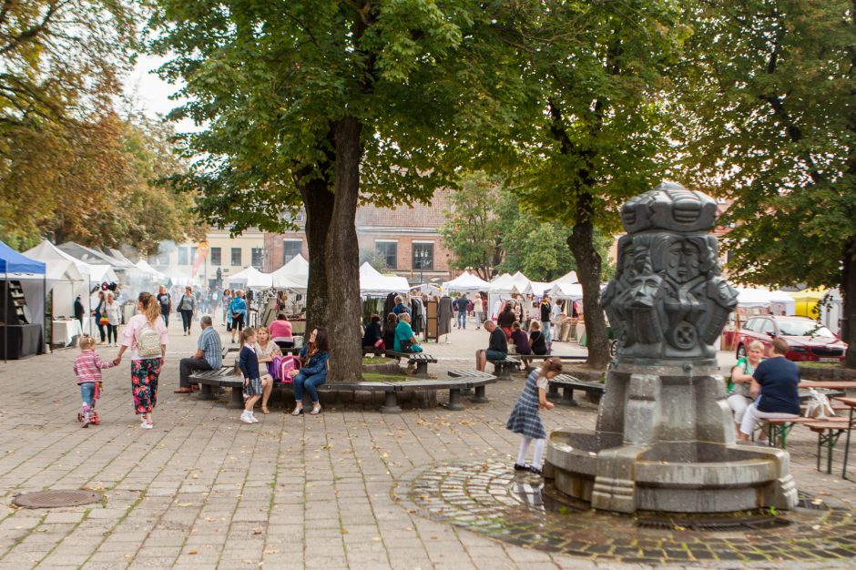 Senamiestyje pasklido rudens ir amatininkų gėrybės