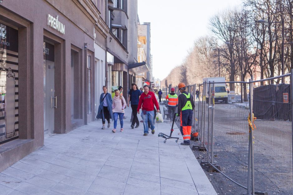 Verslas laukia alėjos rekonstrukcijos pabaigos: per dieną parduodame vos už 4 eurus