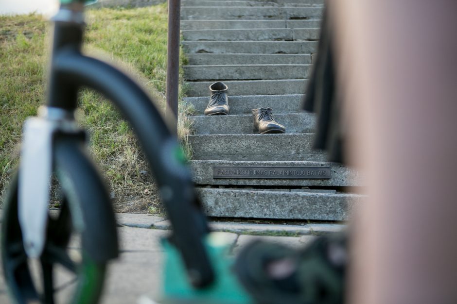 Kauniečių akį traukia palaimintojo batai