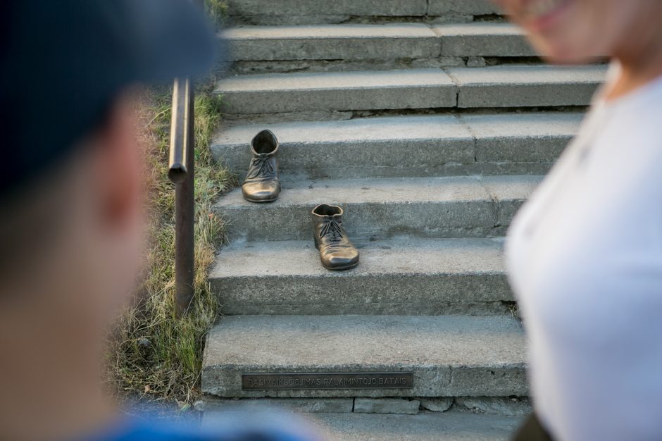 Kauniečių akį traukia palaimintojo batai