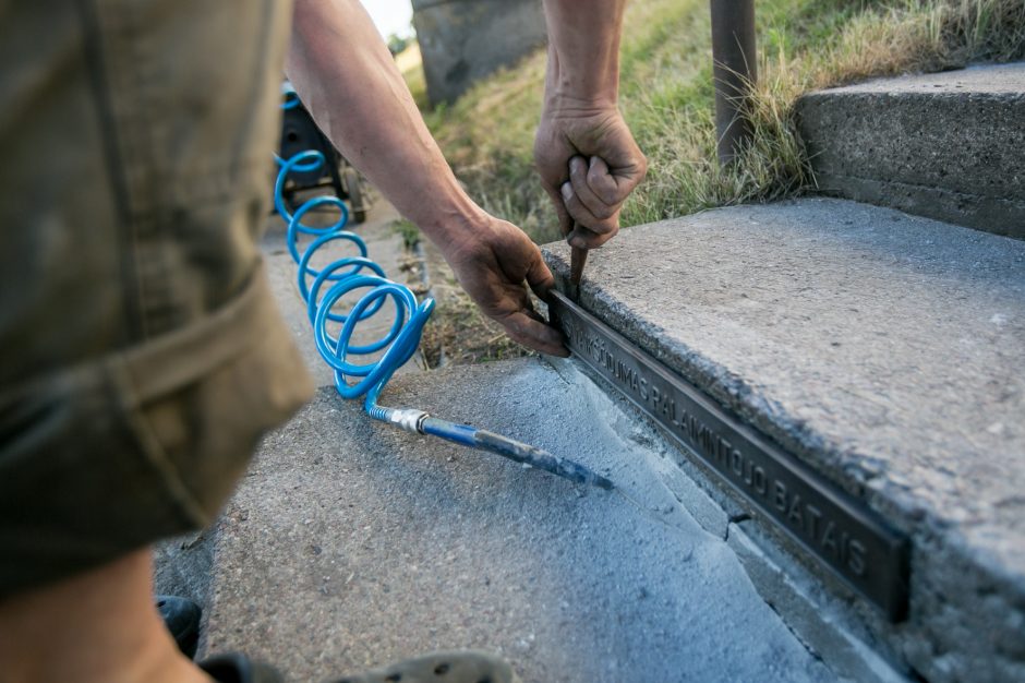 Kauniečių akį traukia palaimintojo batai