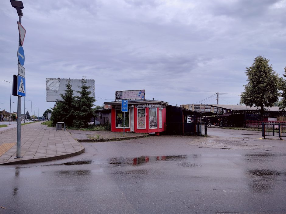 Degė Aleksoto turgavietė: pagrindiniai įtariamieji – po darbo valandų joje išdykaujantys vaikai