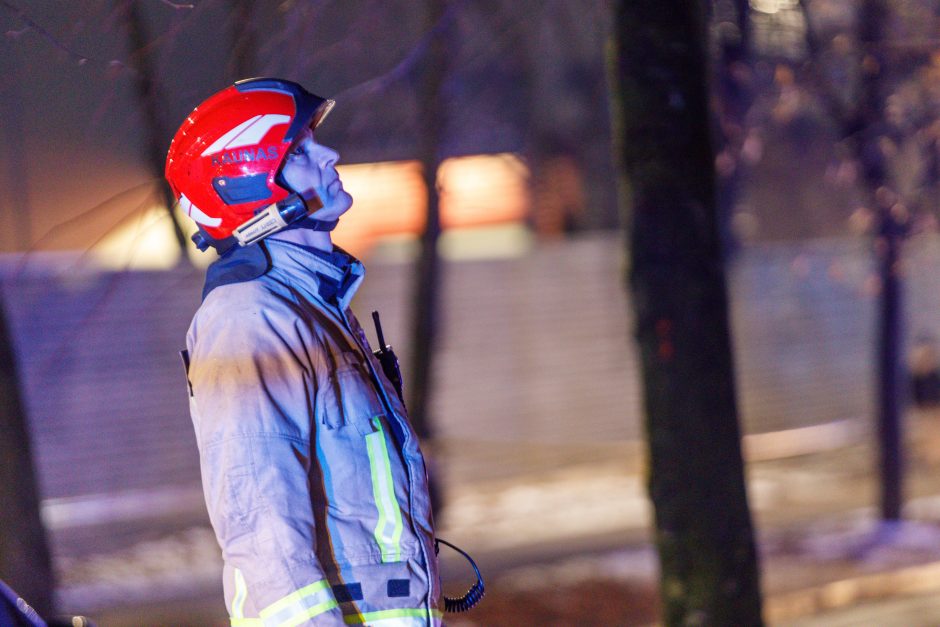 Prie „Molo“ liepsnojo butas: išgelbėta savininkė, evakuota dešimt žmonių 