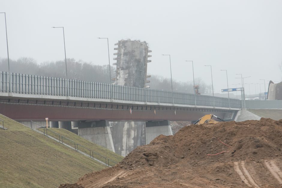 Naujausia informacija po tilto konstrukcijos griūties: uždaryta Panerių gatvė 