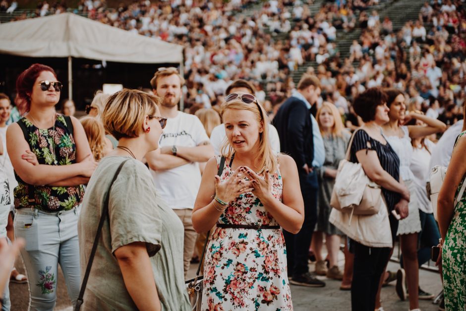 Tūkstantinė minia Kalnų parke pasitiko atlikėją LP