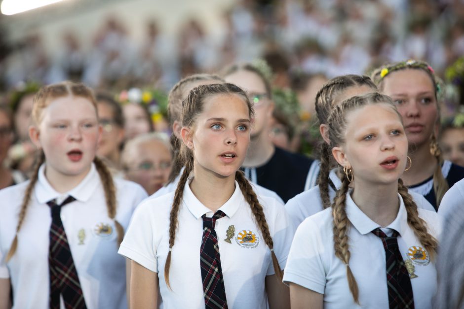 Šimtmečio Dainų šventės finalas: visa Lietuva kartu giedojo himną  