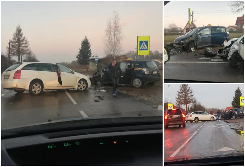 Kelyje link Vaišvydavos į avariją pateko taksi automobilis: vairuotojas – ligoninėje